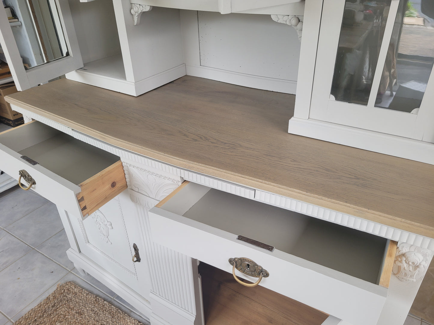 Exklusives antikes Landhaus- Buffet "Amiens" neu gestaltet