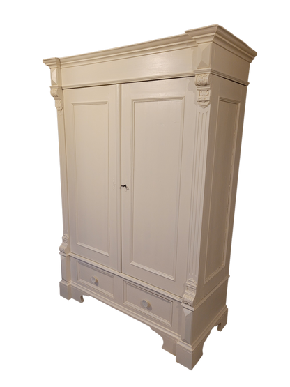 Antiker massiver Wäscheschrank "Aurelia"