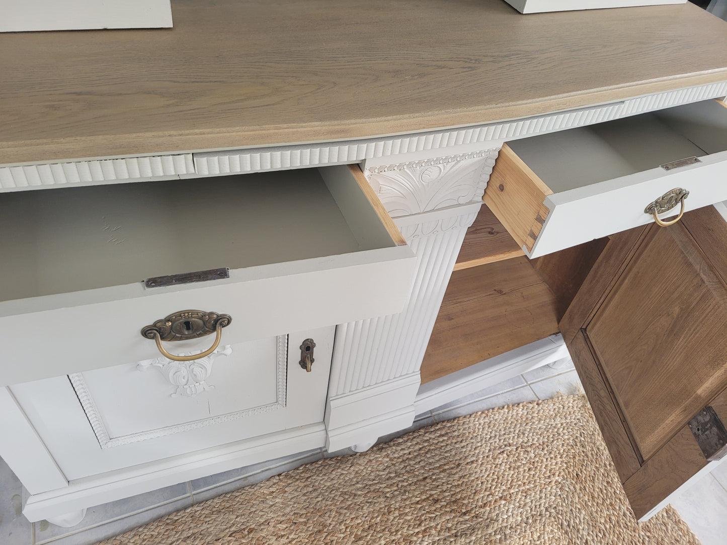 Exklusives antikes Landhaus- Buffet "Amiens" neu gestaltet