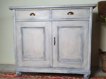 Massive neu gestaltete Anrichte in tollem Usedlook