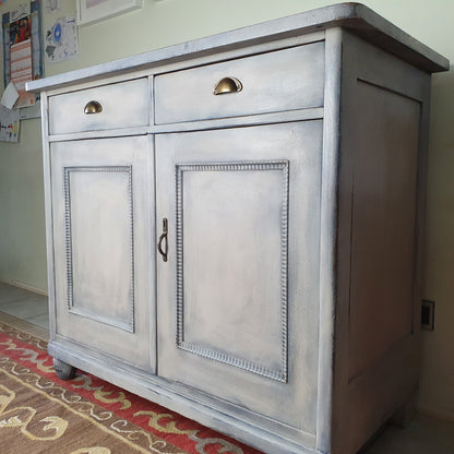 Massive neu gestaltete Anrichte in tollem Usedlook