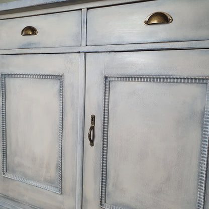 Massive neu gestaltete Anrichte in tollem Usedlook