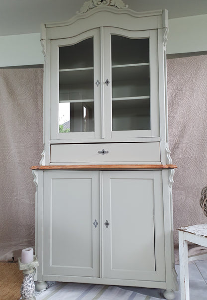 "Louis" - schönes antikes Buffet /Anrichte /Vitrine in schlichtem Shabbylook