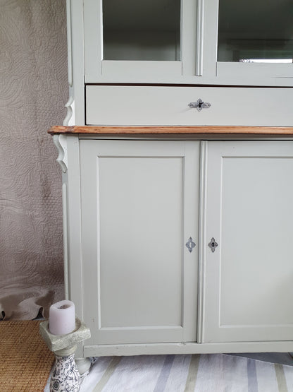 "Louis" - schönes antikes Buffet /Anrichte /Vitrine in schlichtem Shabbylook