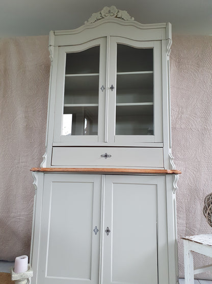 "Louis" - schönes antikes Buffet /Anrichte /Vitrine in schlichtem Shabbylook