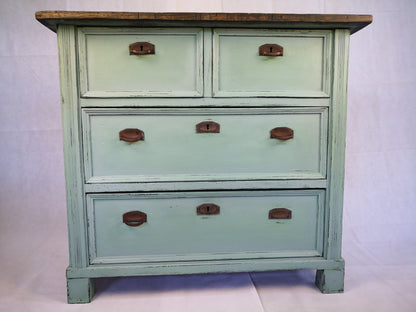 Antike Kommode mit Schubladen restyle in Curacao Green