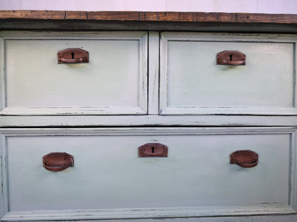 Antike Kommode mit Schubladen restyle in Curacao Green