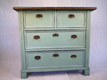 Antike Kommode mit Schubladen restyle in Curacao Green