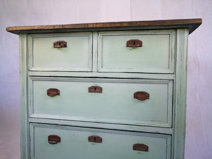 Antike Kommode mit Schubladen restyle in Curacao Green